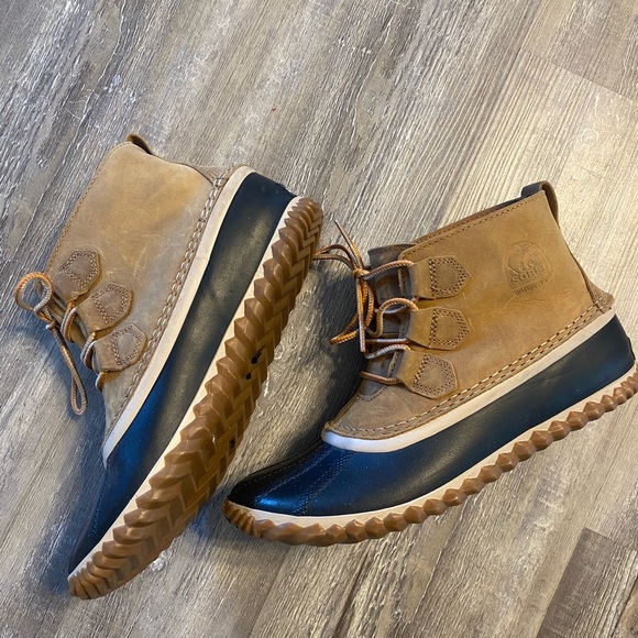 Sorel Shoes - EUC SOREL Out N About Duck Boots 9 Worn Once!